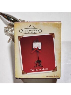 Hallmark 2005 The Joy of Music Stand with Bird ornament
